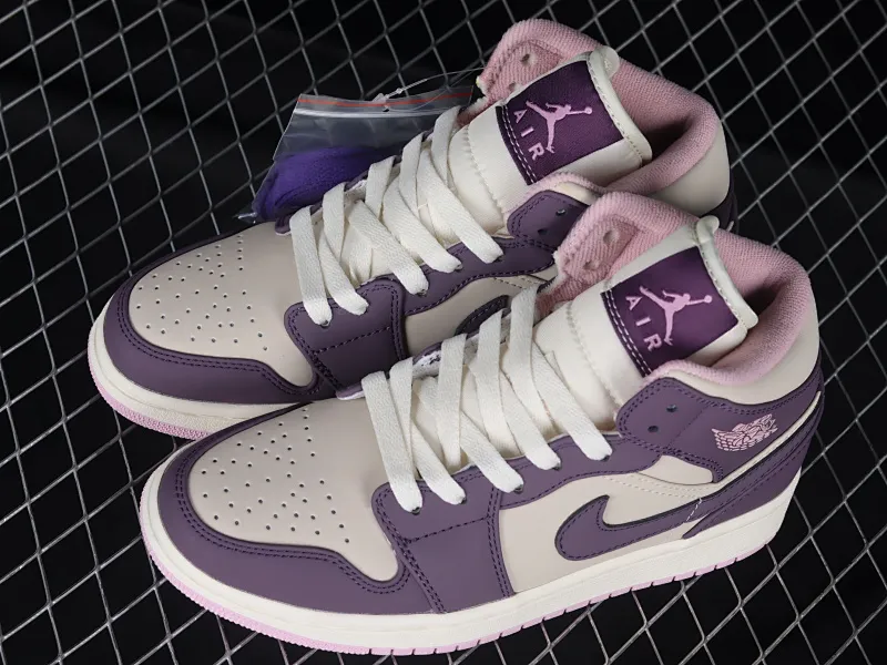 All Categories Air Jordan Jordan Series Basketball Shoes Air Jordan 1 Mid Air Jordan 1 Mid GS "Pro Purple" AJ1 Joe 1 White Purple Pink China Basketball Shoes 555112-500
